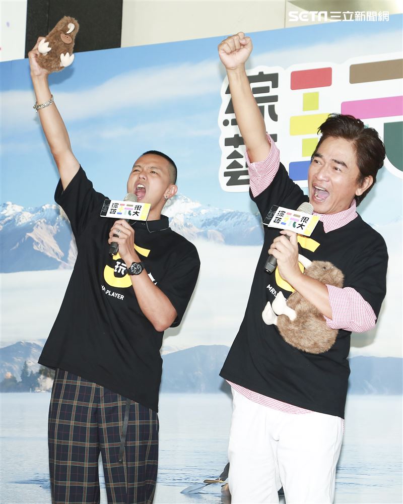 《綜藝玩很大》玩翻5週年主持人吳宗憲、小鬼黃鴻升。（圖／記者林士傑攝影）