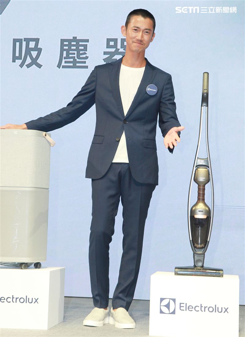 吳慷仁瘦身有成曬的更黑了，入圍金鐘獎男主角。（記者邱榮吉/攝影）