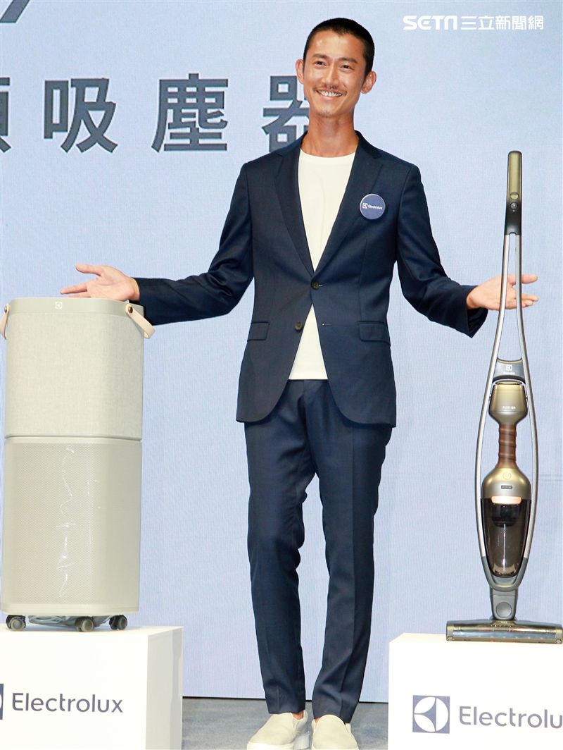 吳慷仁瘦身有成曬的更黑了，入圍金鐘獎男主角。（記者邱榮吉/攝影）