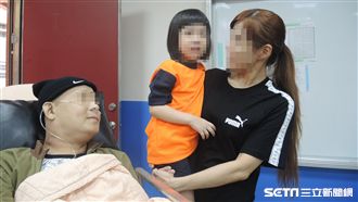 圓夢！癌父坐推床伴女開學　激動落淚