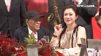 陪伴「出國深造」！ 吳桐潭妻首曝光