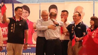 吳韓高雄合體抱抱！破「換瑜」傳言