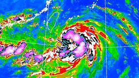 連甩兩天豪雨！玲玲颱風強度略增　全台「降雨時程」曝光（圖／翻攝自中央氣象局）