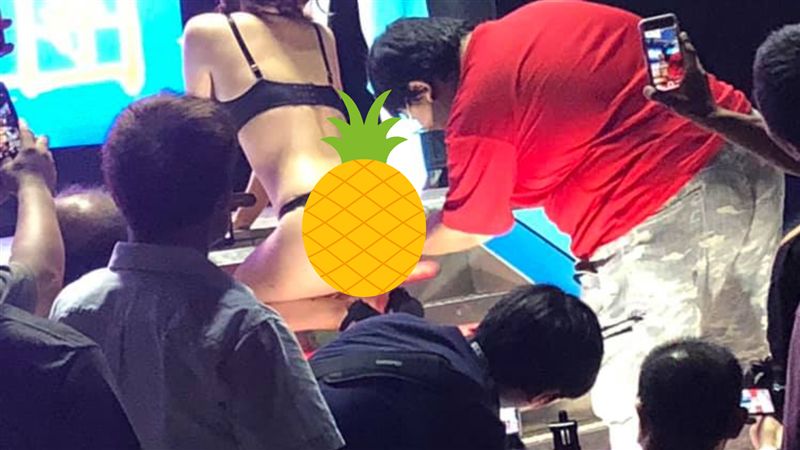 鋼管女郎雪臀任人摸　網曝當年才誇張