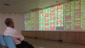 (16:9)台股平盤附近震盪　收漲3.3點台北股市21日平盤附近震盪，收盤漲3.3點，為10525.8點，漲幅0.03%，成交金額新台幣1088.32億元。中央社記者董俊志攝　108年8月21日