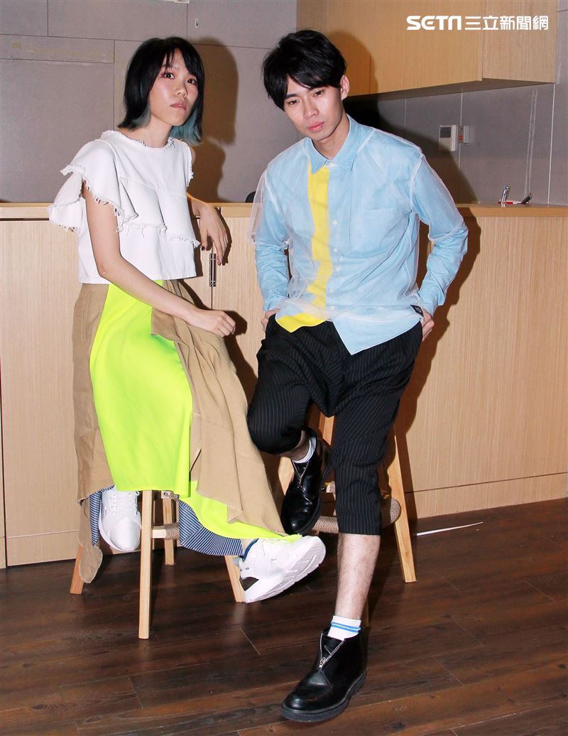 Crispy脆樂團是由男主唱Skippy加上女主唱丁不拉丁所組成的另類男女雙主唱民謠組合。