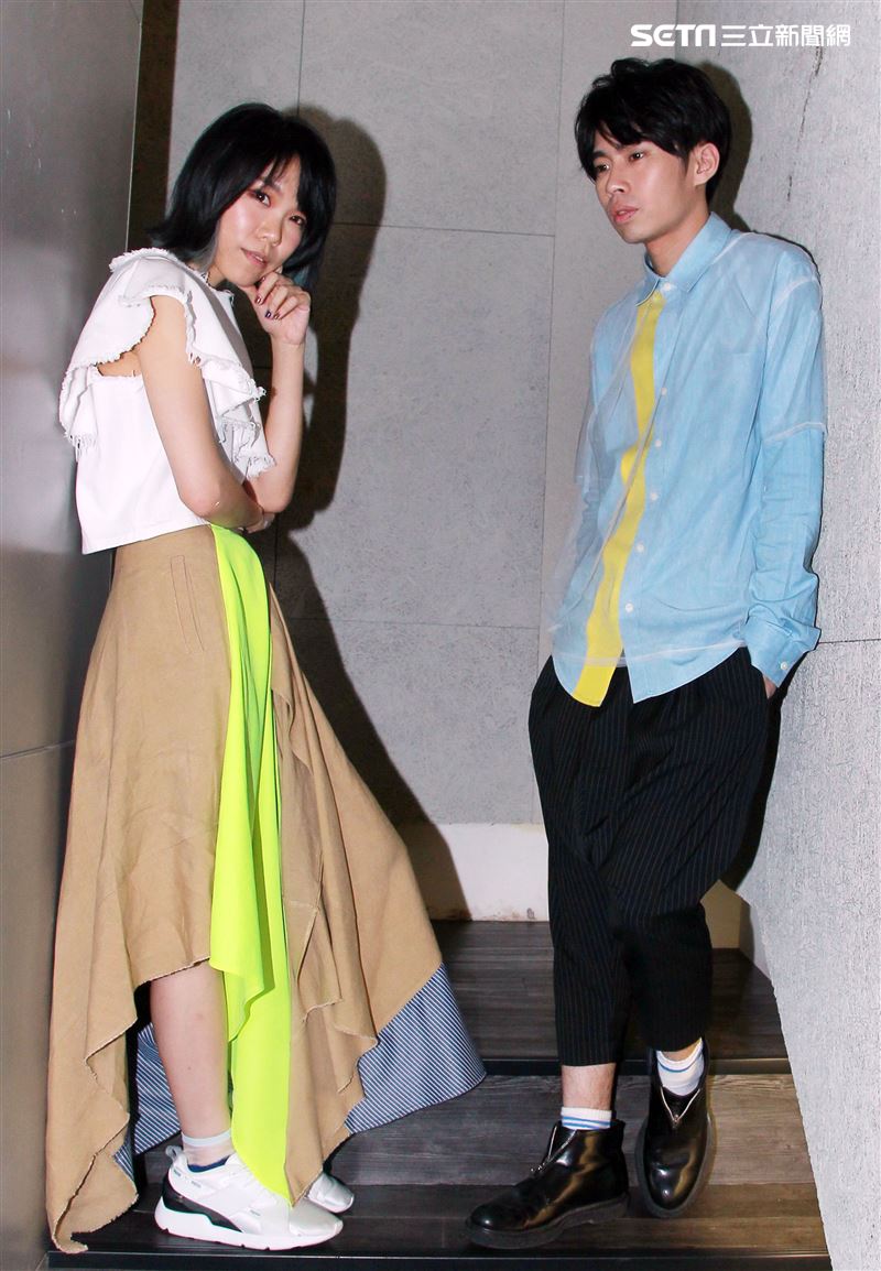 Crispy脆樂團是由男主唱Skippy加上女主唱丁不拉丁所組成的另類男女雙主唱民謠組合。