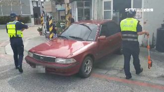 無人空車倒撞！隱藏版知名麵店受害