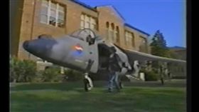 百事可樂送戰鬥機！男當真砸2千萬集點　遭回：是廣告玩笑（圖／翻攝自nonfps YouTube）