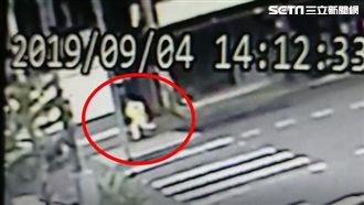 畫面曝光！2雨衣殺手埋伏幫主開6槍