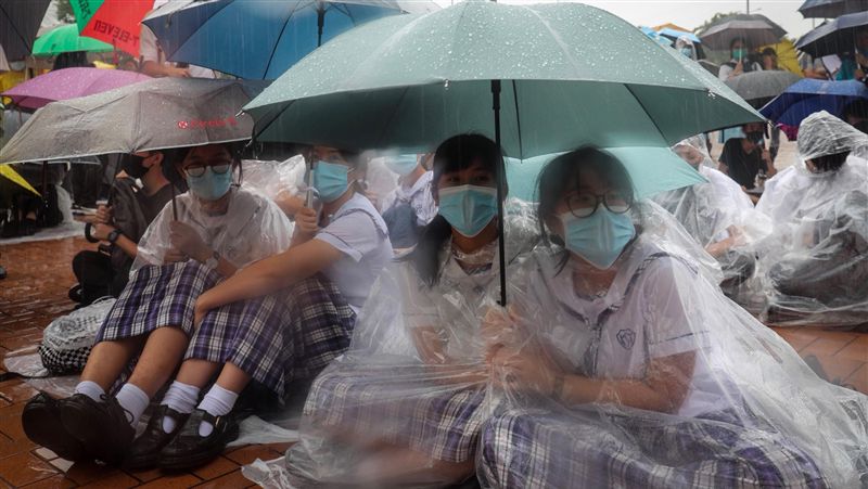 不理林鄭撤修例　香港中學生再抗爭