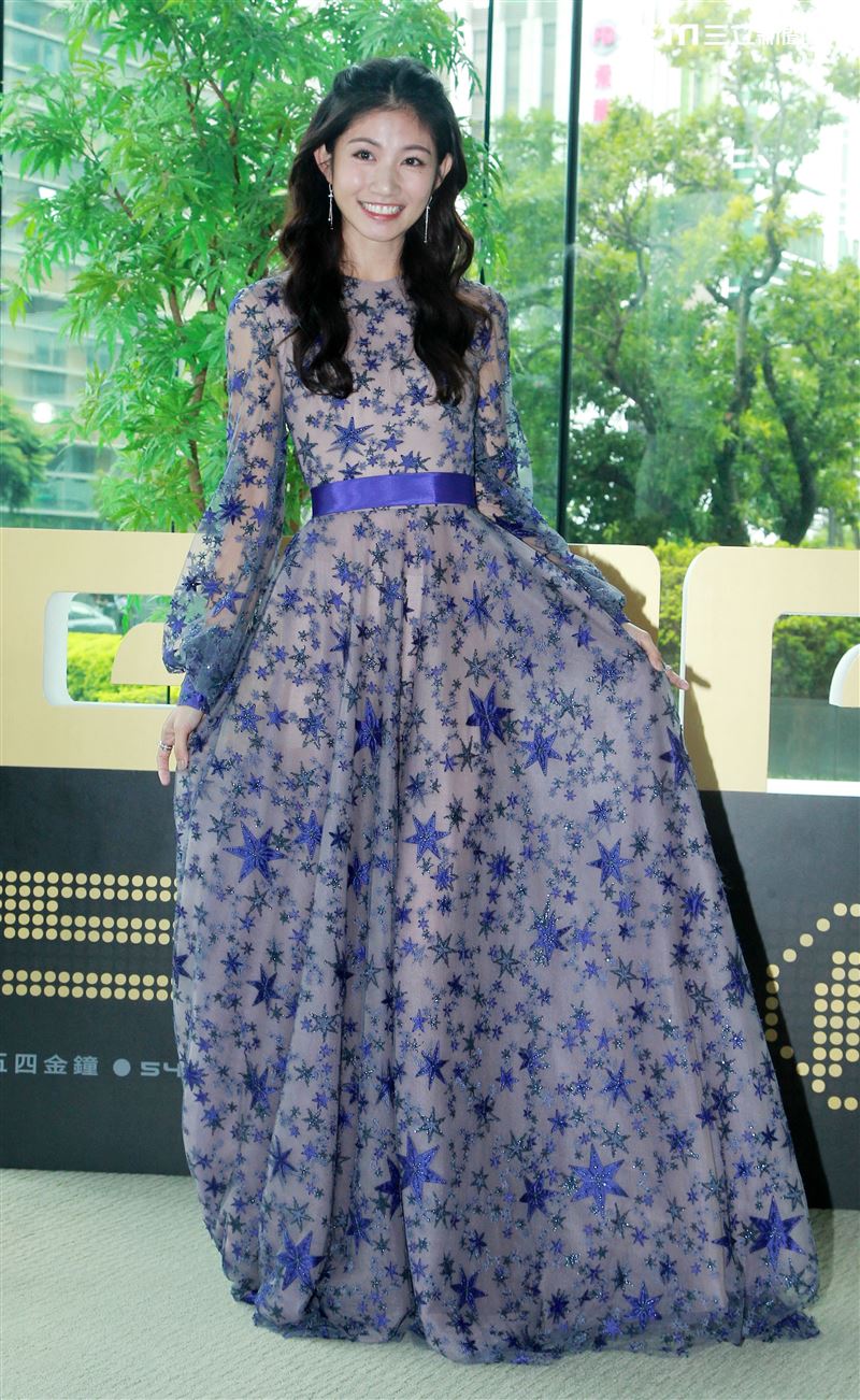 李千那首次挑戰廣播金鐘的主持人。（記者邱榮吉/攝影）