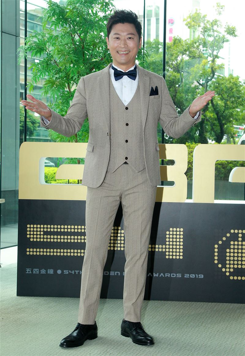 侯昌明接下廣播金鐘的主持人老神在在。（記者邱榮吉/攝影）