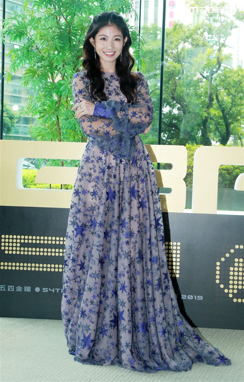 李千那首次挑戰廣播金鐘的主持人。（記者邱榮吉/攝影）