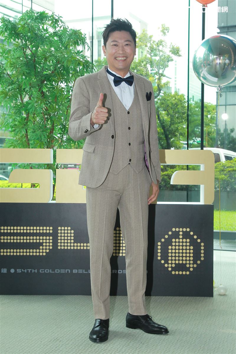 侯昌明接下廣播金鐘的主持人老神在在。（記者邱榮吉/攝影）