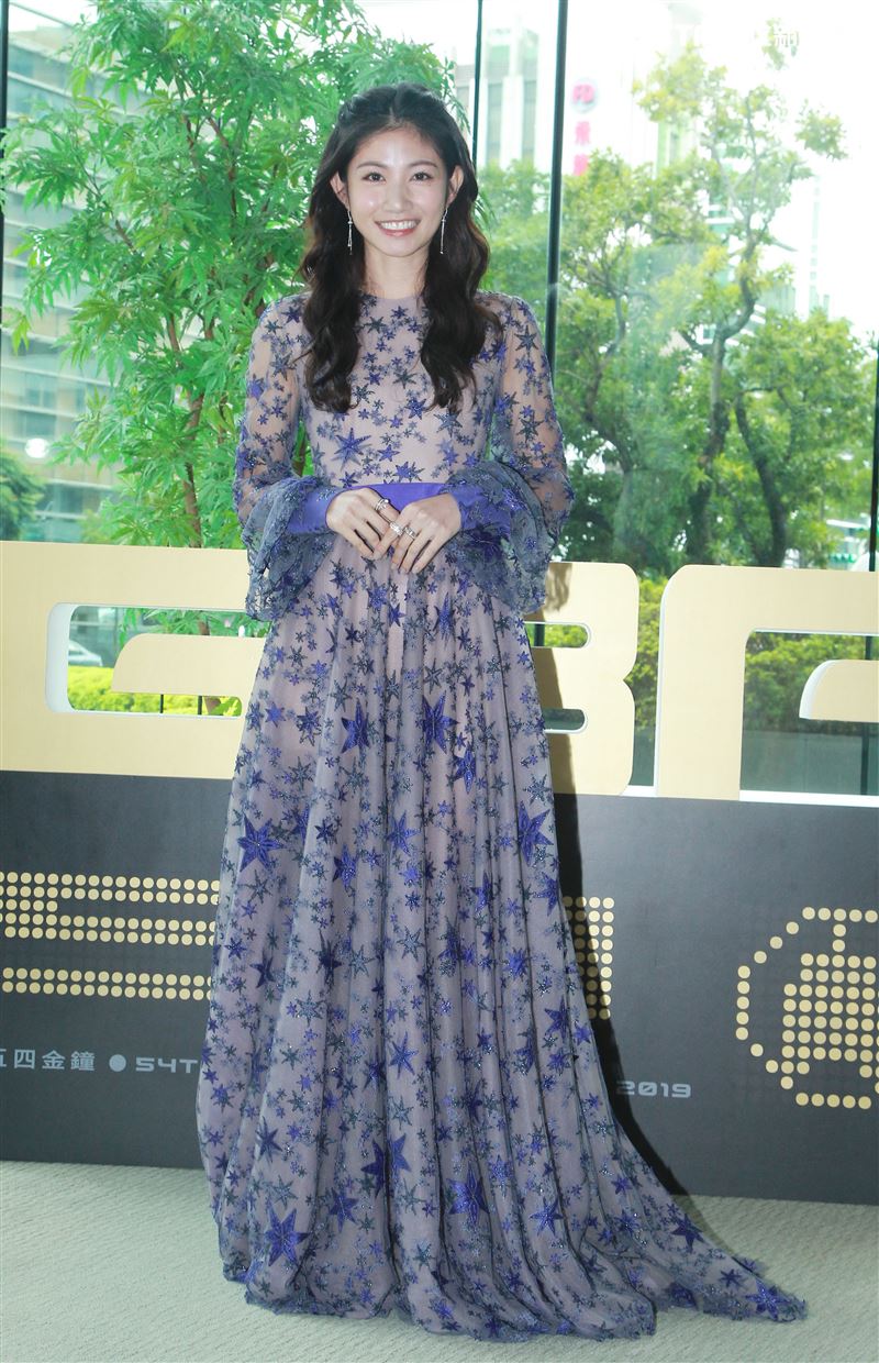 李千那首次挑戰廣播金鐘的主持人。（記者邱榮吉/攝影）