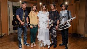 F.I.R.飛兒攜手日本大無限D.A.I樂團創造經典。（圖／華研唱片提供）