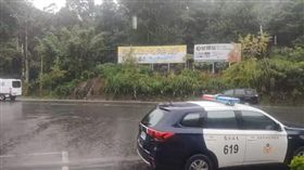 超帥！國軍不畏暴雨　昂首闊步行軍5百里…他讚：訓練精實（圖／翻攝自爆廢公社）