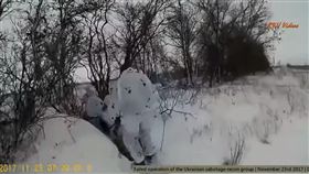 働！媽打6通電話給士兵兒…竟被敵軍接起：抱歉妳兒子死了（圖／翻攝自YouTube）