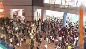 反送中活動持續 港民續圍警署抗爭