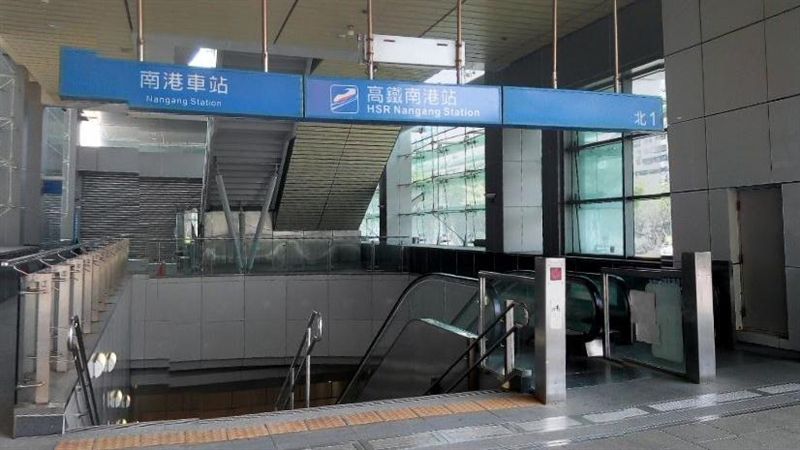 未戴口罩亂吐痰　男疑朝列車長吐口水