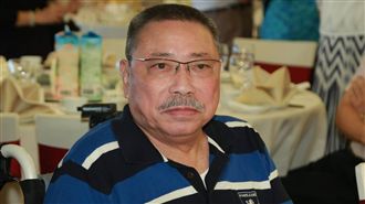 被外籍看護甜喊爸♥陳松勇：錢隨她花