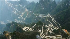 ▲福斯ID.R征服中國天門山公路（圖／翻攝網路）