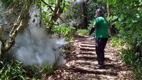 新北屈公病疫情嚴峻　嚴守國強嶺封鎖區（2）新北屈公病疫情嚴峻，市府衛生局6日表示，已經封鎖的國強嶺步道8處入口，除封鎖外也請警方、衛生所加強定時巡邏，並加強民眾衛教宣導。（衛生局提供）中央社記者黃旭昇新北傳真　108年9月6日