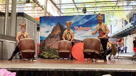 前進紐澳拚觀光  擊鼓樂團人氣爆表台灣觀光新南向拚亮點，觀光局今年首度將觸角從澳洲延伸到紐西蘭，透過氣勢磅礡的擊鼓表演，不僅人氣爆表，也讓紐澳了解台灣多元的人文風情。（觀光局駐新加坡辦事處提供）中央社記者黃自強新加坡傳真　108年9月6日