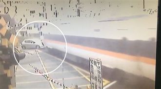 要命40秒難逃?火車撞轎車畫面曝光