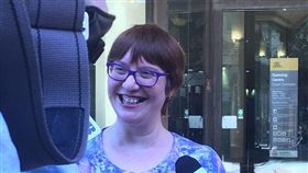 4歲遭生父性虐10年…女童狂生「2500種人格」（圖／翻攝自Jeni Haynes臉書）