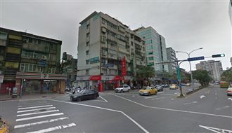 約2男出遊遭拒　竟當街持開山刀砍殺