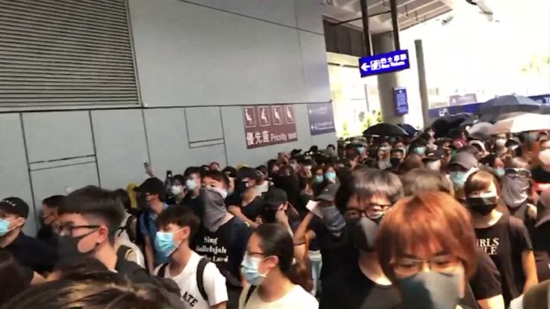 和你飛3.0！港民號召今午癱瘓機場