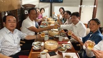 較勁！郭台銘見日本學者「賓主盡歡」