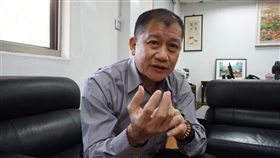 醫療在地化　金門擺脫宿命金門常住人口約6萬，達不到醫療經濟規模，中央投注經費有限，加上民眾信心不足，金門縣衛生局長王漢志（圖）表示，唯有醫療在地化才可擺脫金門人的宿命。中央社記者黃慧敏攝   106年12月17日