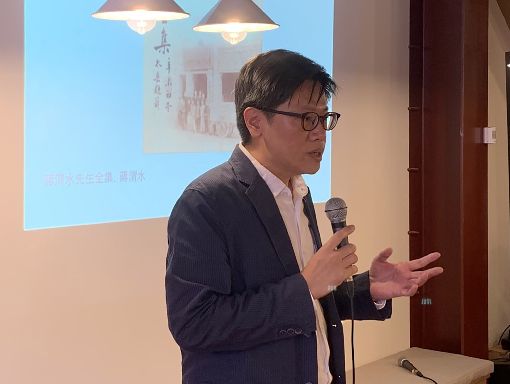 大稻埕開書店 青鳥居所正式開幕(2)書店「青鳥居所」7日正式在台北大稻埕開幕,開幕活動以「昨日的世界,明日的我們」為題,世代文化創業群負責人周奕成應邀出席分享。中央社記者陳政偉攝 108年9月7日