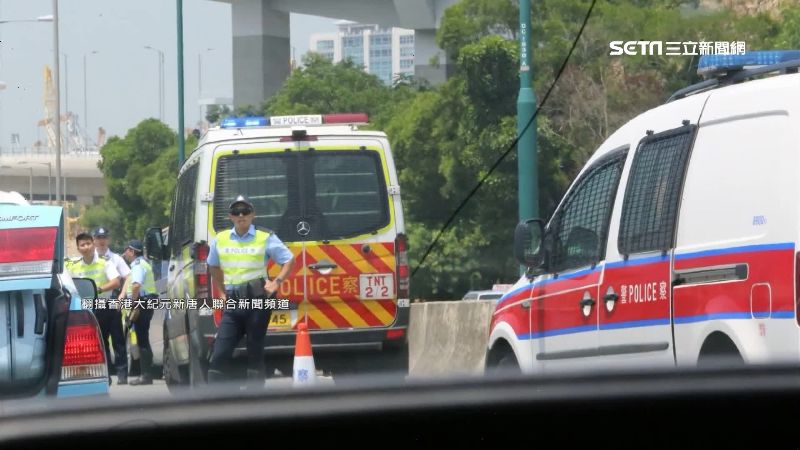 示威者預告癱瘓機場！港警瘋狂攔檢