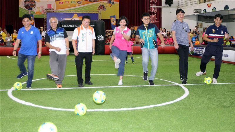 吳秉叡、蘇巧慧　也來小手拉大手