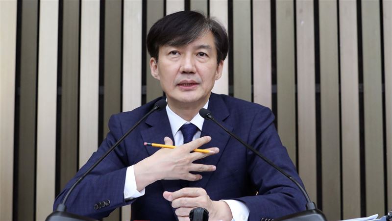 文在寅擬任用曹國　南韓民眾近半反對
