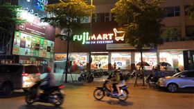 外資看好越南 街頭可見日系超市不少日本企業也到越南投資，在街頭可以看到日系超市。中央社記者吳柏緯河內攝  108年9月8日