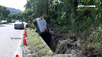 轉彎失控！這路段1個月10多起車禍