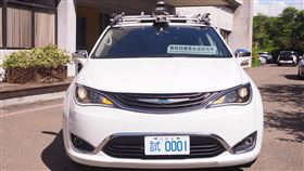 工研院自駕車正式掛牌  10月開進新竹漁港新竹市政府與工研院合作，計畫讓台灣自造的自動駕駛車於新竹南寮漁港進行道路測試，交通部日前已核准申請案，並發出專用測試車牌，預計10月可開進南寮測試。（新竹市政府提供）中央社記者魯鋼駿傳真  108年9月8日