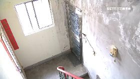 文 狂鄰居踹門1800