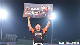 潘威倫台灣勝投王。（圖／記者王怡翔攝影）