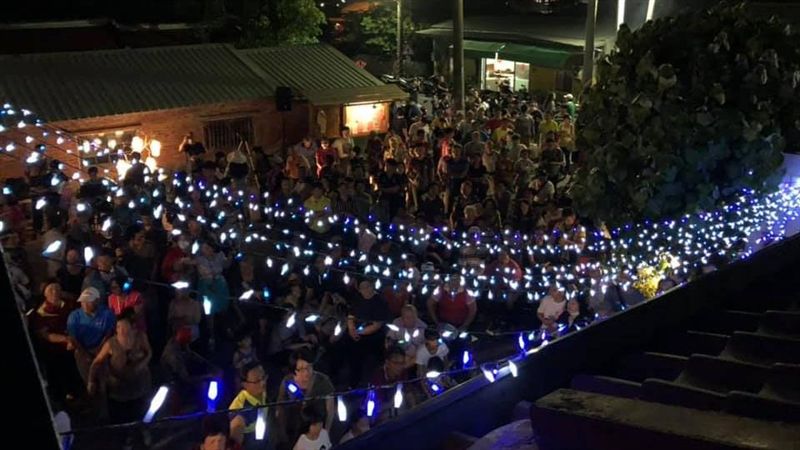 《用九》音樂會吸人潮！縣長當眾親親