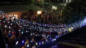 《用九》音樂會吸人潮！縣長當眾親親