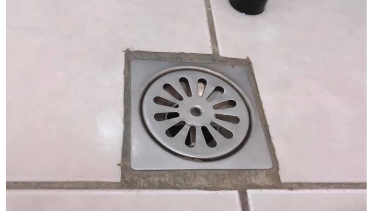 排水孔上頭髮的真相　要用免洗筷夾！