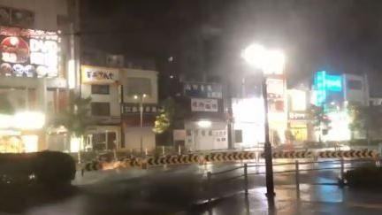 強颱法西登陸日本關東　市區鷹架倒塌