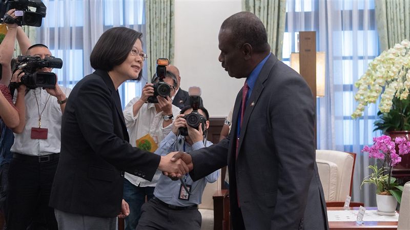 破邦交不穩傳聞　小英接見索國外長