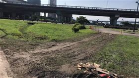 新北市大都會公園,草皮,水漾公園,李坤城,韓國瑜,造勢
圖／翻攝自李坤城臉書